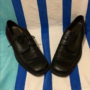 Black dress shoes